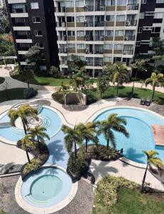 Swimming pool sa o malapit sa Urban Escape with a View
