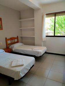 Ένα ή περισσότερα κρεβάτια σε δωμάτιο στο Tamaris Solo Familias Serviplaya!!!