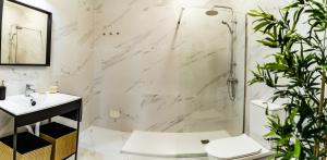 Koupelna v ubytování GAV Espinel + 11 fotografií