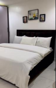 Ένα ή περισσότερα κρεβάτια σε δωμάτιο στο S A Luxury Apartments