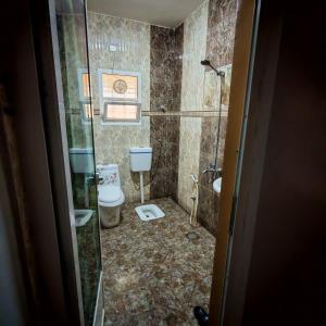 Bilik mandi di Sunrise Chalet شالية الشروق الجبل الاخضر