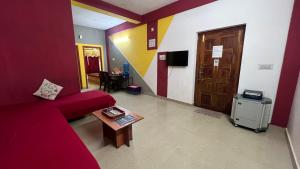 TV a/nebo společenská místnost v ubytování Hi5 Holiday Apartments - Udupi