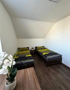 Postel nebo postele na pokoji v ubytování Motel Roudnice
