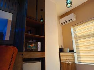 Η κουζίνα ή μικρή κουζίνα στο S A Luxury Apartments