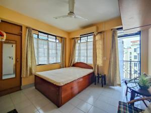 Postel nebo postele na pokoji v ubytování Cozy Guwahati Apartment with City Mountain Views
