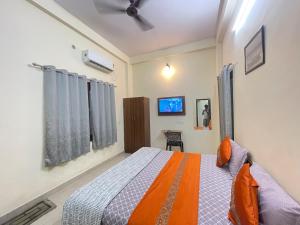 Postel nebo postele na pokoji v ubytování Kashi Paradise Stay by visitkashi