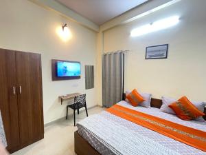 Postel nebo postele na pokoji v ubytování Kashi Paradise Stay by visitkashi