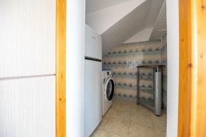 Imagen de la galería de Springs Petronas Apartment, en Archangelos