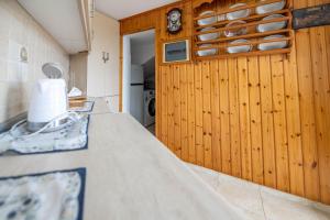 Una cocina o zona de cocina en Springs Petronas Apartment 78 fotos más