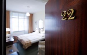 Postel nebo postele na pokoji v ubytování Continental Hotel-Pension