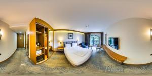 A bed or beds in a room at Yuksel Istanbul Yenikapı Hotel
