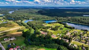 an aerial view of a park and a lake at Kambarys Šiaurėje in Kaltanėnai
