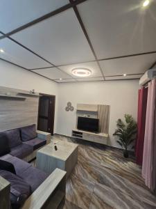 a living room with a couch and a tv at cite blanche in Bangui