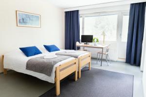 Postel nebo postele na pokoji v ubytování Linnunlahti Hostel