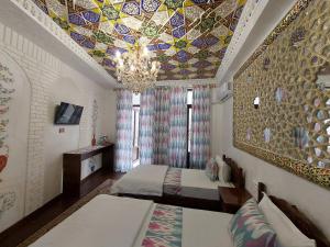 Кровать или кровати в номере Hotel Gulnaraxanum Boutique This hotel is nearby the center of the old city Every room decorated in the unique style