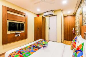 Postel nebo postele na pokoji v ubytování FabHotel Arton Suite - Nr Mumbai International Airport