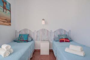 Postel nebo postele na pokoji v ubytování 041 - Los Porches Beach Apartment