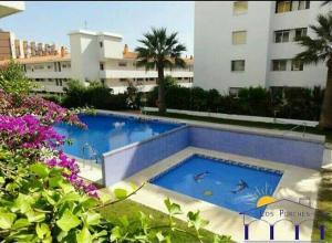 Bazén v ubytování 041 - Los Porches Beach Apartment nebo v jeho okolí