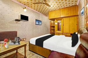 TV a/nebo společenská místnost v ubytování Hotel O Residency Road Srinagar