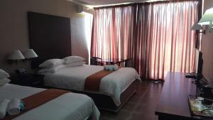 Postel nebo postele na pokoji v ubytování Wilderness Beach Hotel