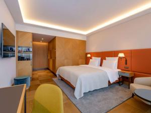 Postel nebo postele na pokoji v ubytování Mövenpick Hotel Basel