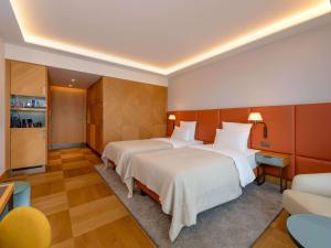 Postel nebo postele na pokoji v ubytování Mövenpick Hotel Basel