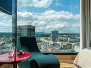 Posezení v ubytování Mövenpick Hotel Basel
