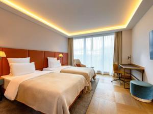 Postel nebo postele na pokoji v ubytování Mövenpick Hotel Basel