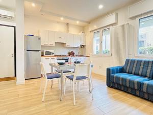 A kitchen or kitchenette at 10 min to Venice Gateway