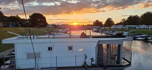 Gallery image of Main Hausboot Lore in der Marina Trosdorf bei Bamberg in Bischberg