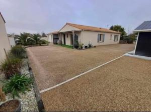 Το κτήριο όπου στεγάζεται  η παραθεριστική κατοικία