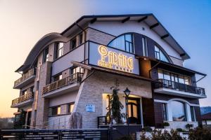 Clădirea în care este situat/ăhotelul