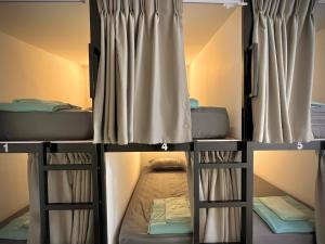 Postel nebo postele na pokoji v ubytování Misfits Hostel Pai