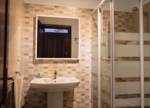 Ein Badezimmer in der Unterkunft CASA VELA by Mhousing