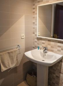 Ein Badezimmer in der Unterkunft CASA VELA by Mhousing