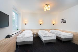 Posteľ alebo postele v izbe v ubytovaní Automobil Hotel + 31 fotografií