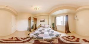 Giường trong phòng chung tại Spacious Stylish City Haven +24 ảnh