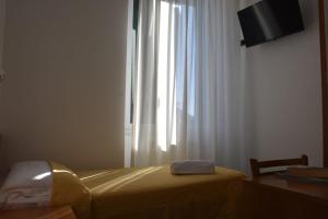 TV a/nebo společenská místnost v ubytování Hotel Le Palme
