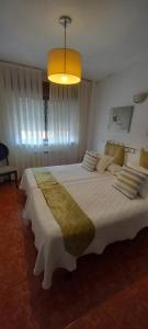 Postel nebo postele na pokoji v ubytování Hostal Las Cadenas