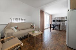 Kuchyň nebo kuchyňský kout v ubytování Hotel Quatre Llunes