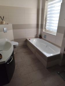Ένα μπάνιο στο Ferienhaus mit 2 Schlafzimmern