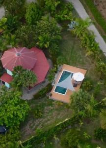 an aerial view of a house with a pool and an umbrella at Casa Cielo in Pavones