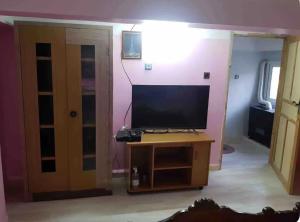 a living room with a flat screen tv on a table at F2 Maison avec jardin à Constantine in Hamma Bouziane