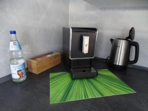 a coffee maker and a water bottle on a counter at Ferienwohnung am Pilsensee in Seefeld