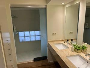 Kúpeľňa v ubytovaní Spacious Apartment in Valencia with Sea View - 160 sqm