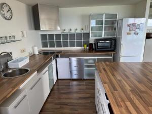 Kuchyňa alebo kuchynka v ubytovaní Spacious Apartment in Valencia with Sea View - 160 sqm