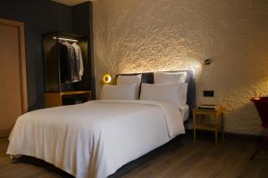 a bedroom with a large white bed with white sheets at Letoh Letoh Bilbao in Bilbao