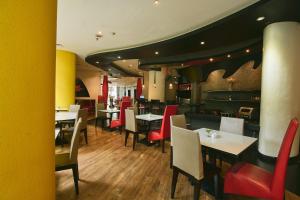 Restaurace v ubytování Horison Arcadia Wahid Hasyim