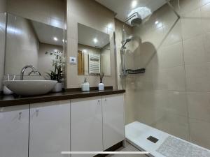 A bathroom at La Torre Golf Resort