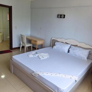 Ένα ή περισσότερα κρεβάτια σε δωμάτιο στο Luxurious RXR Apartment +19 φωτογραφίες